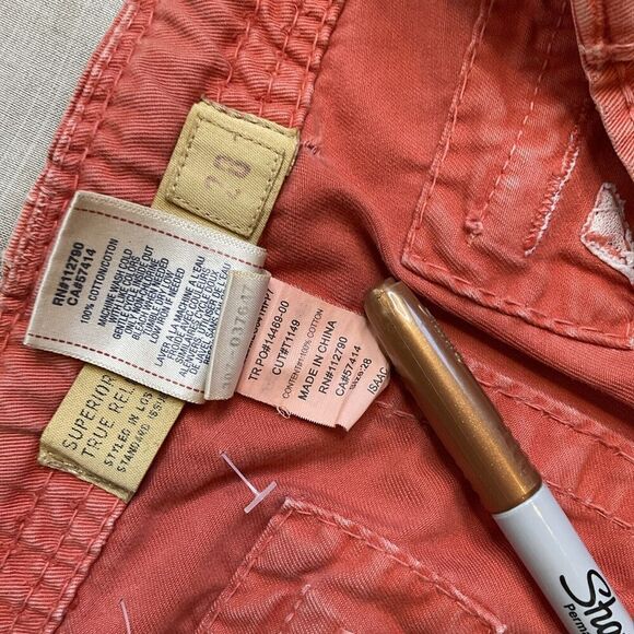 Men’s True Religion Isaac Cargo Shorts Coral Pink Nantucket Red Size 28 - Picture 8 of 15